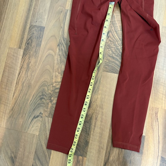 Lululemon Power Thru High-Rise Tight 25"
Red Merlot - Picture 7 of 10
